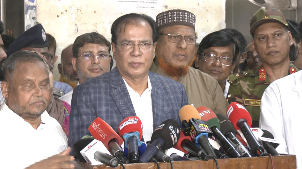 রমেকের অনিয়ম দূর করতে একগুচ্ছ পরিকল্পনার কথা জানালেন ত্রাণমন্ত্রী