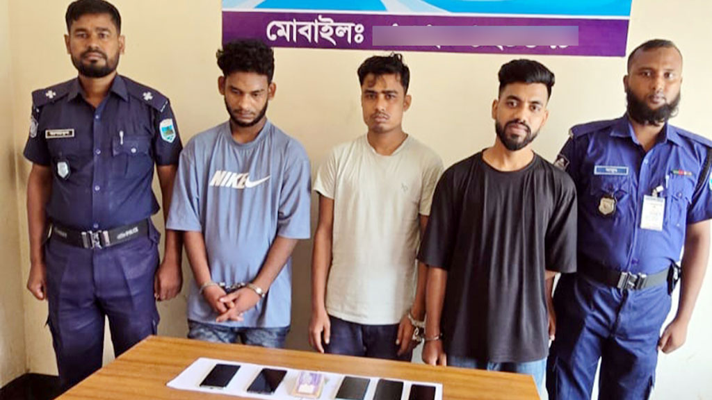 লালপুরে হ্যাকিং ও অনলাইন প্রতারণা চক্রের ৫ সদস্য গ্রেপ্তার