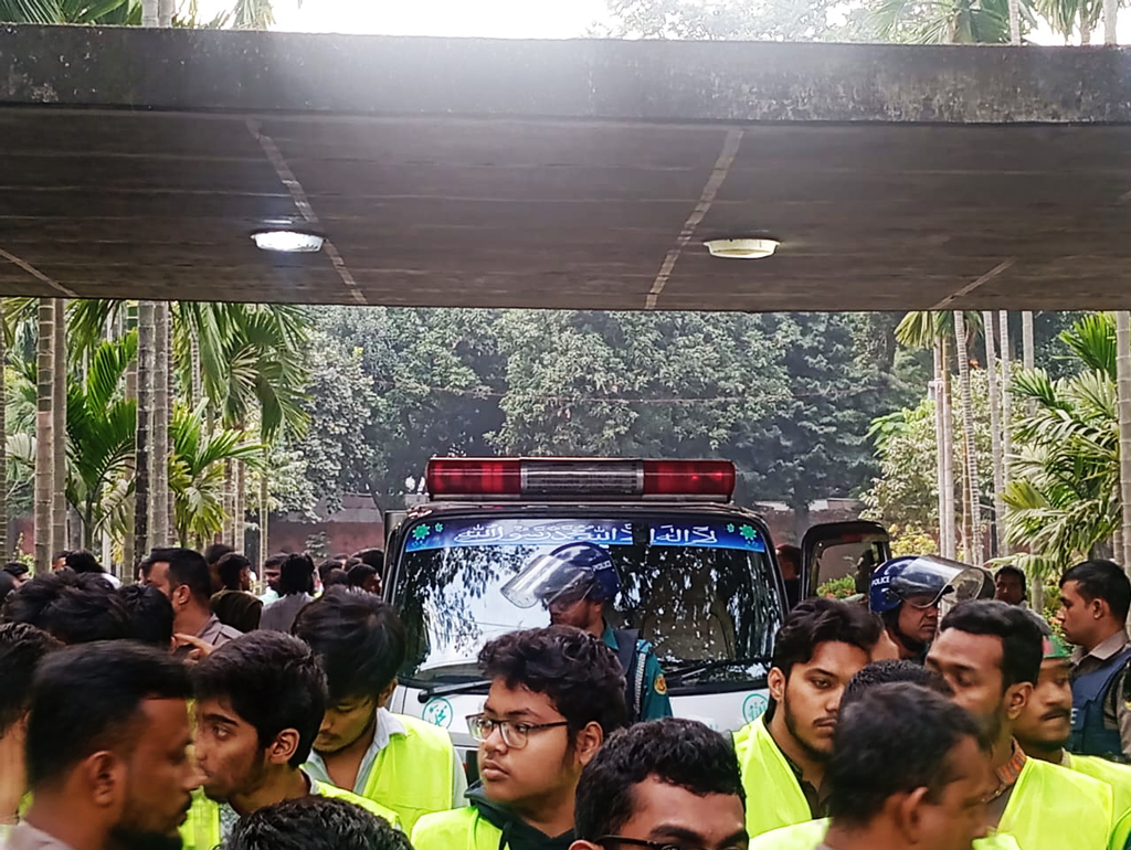 জাতীয় কবির পাশে সমাহিত হলেন ওসমান হাদি