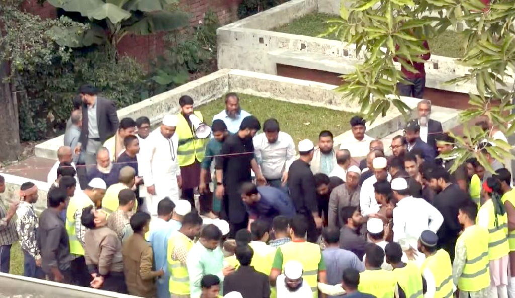 জাতীয় কবির পাশে সমাহিত ওসমান হাদি