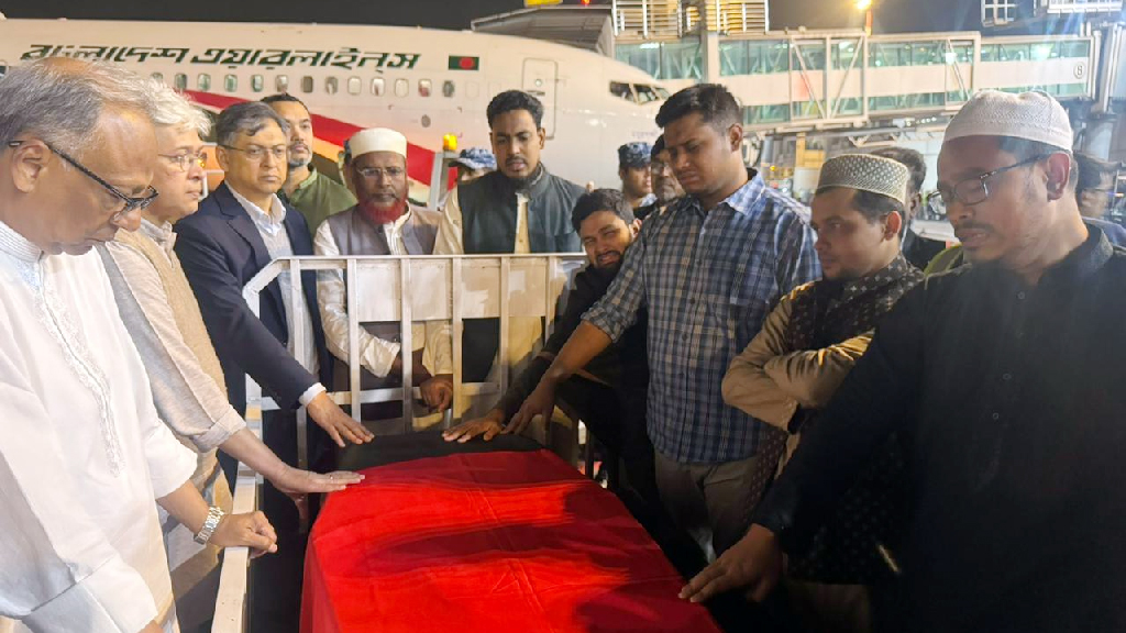 ঢাকায় পৌঁছেছে ওসমান হাদির মরদেহ
