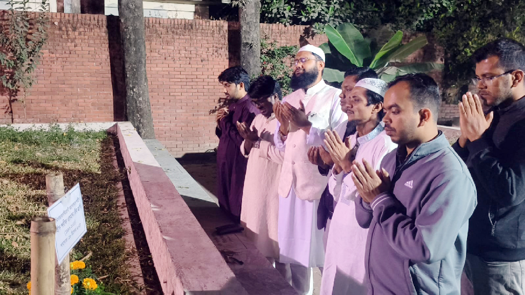 ওসমান হাদির কবর জিয়ারত করলেন এমপি আতিক মুজাহিদ