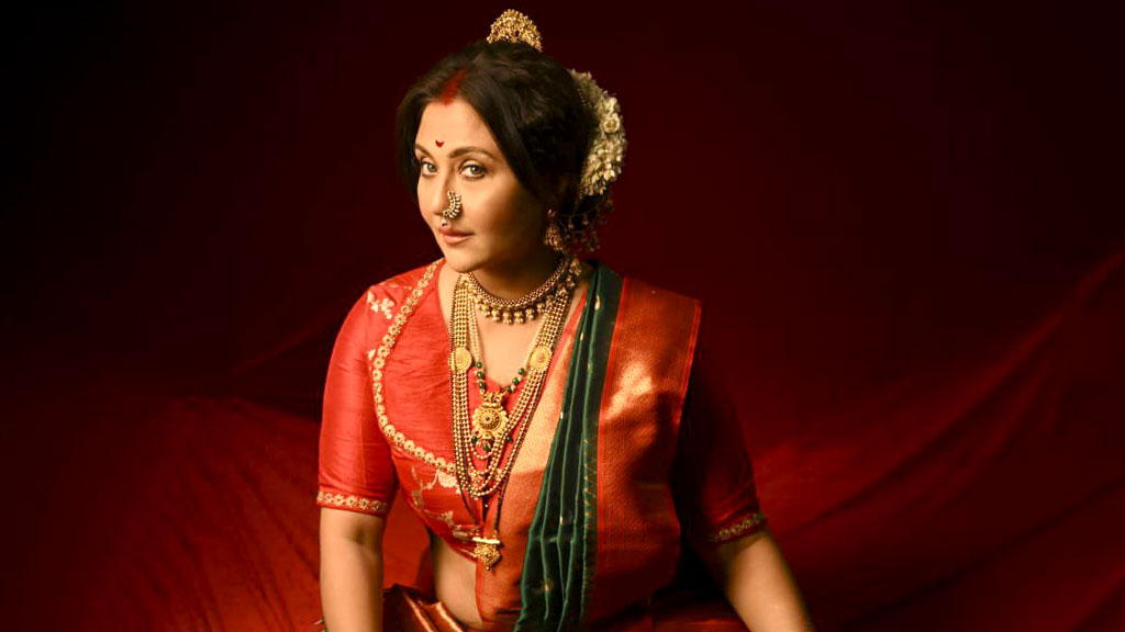 উৎসবে শাড়ির সঙ্গে মনোরম চুলের সাজ