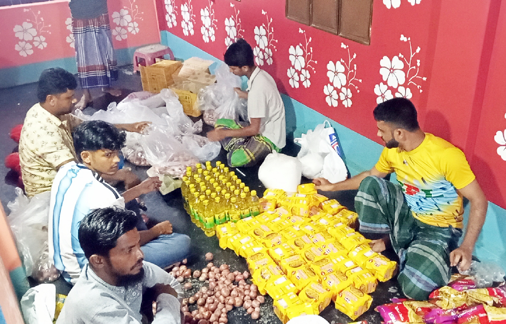 অর্ধশত অসহায় পরিবার পেল ঈদ উপহার সামগ্রী