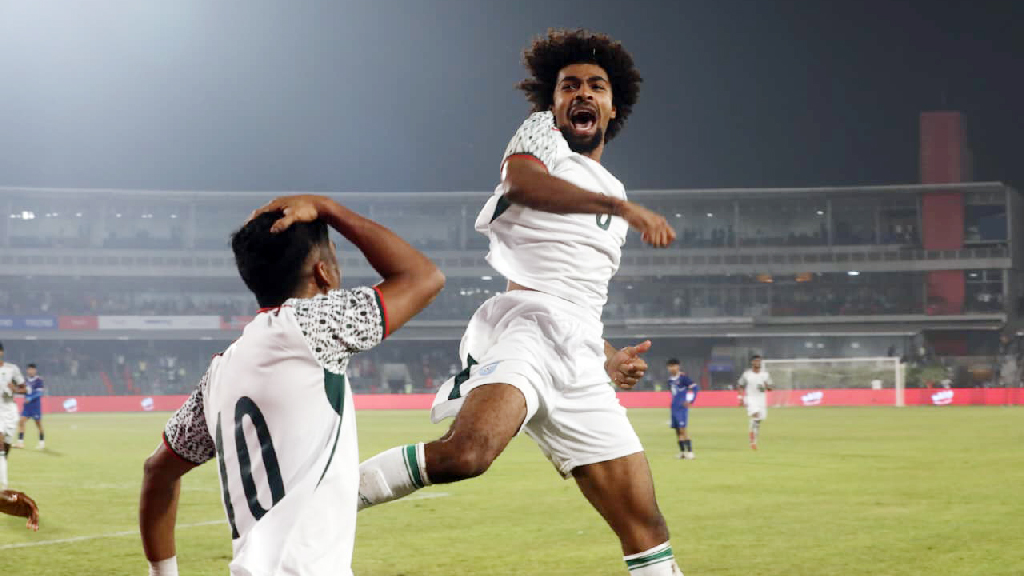 রোনালদোর মতো বাইসাইকেল গোল করা হামজার প্রশংসায় ফিফা