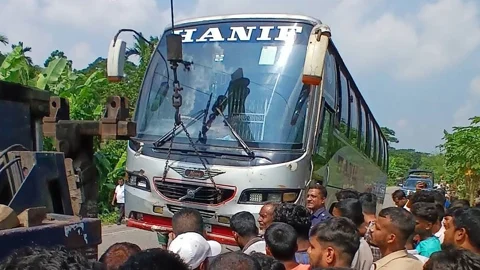 গৌরনদীতে বাসের নিচে ঢুকে পড়ল মোটরসাইকেল, নিহত যুবক
