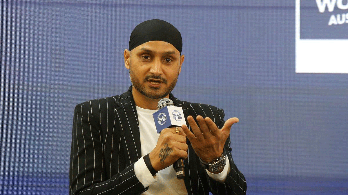 তোমাকে শেষ করে দেব, সাবেক পাকিস্তানি ক্রিকেটারকে হরভজন