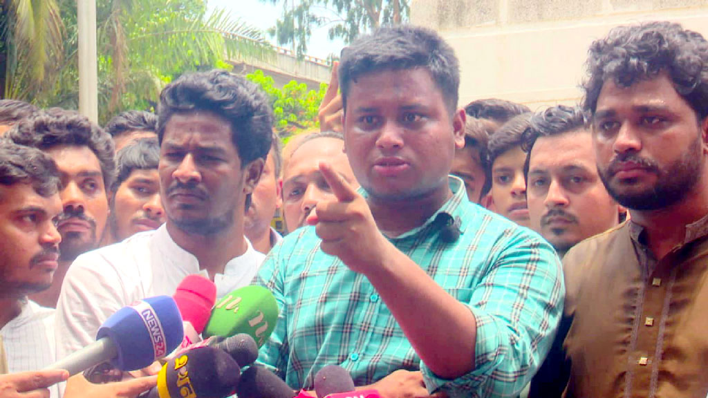 সংস্কারে বাধা দিলে জনগণ বিকল্প খুঁজে নেবে, সচিবালয় কর্মচারীদের হাসনাত আবদুল্লাহর হুঁশিয়ারি