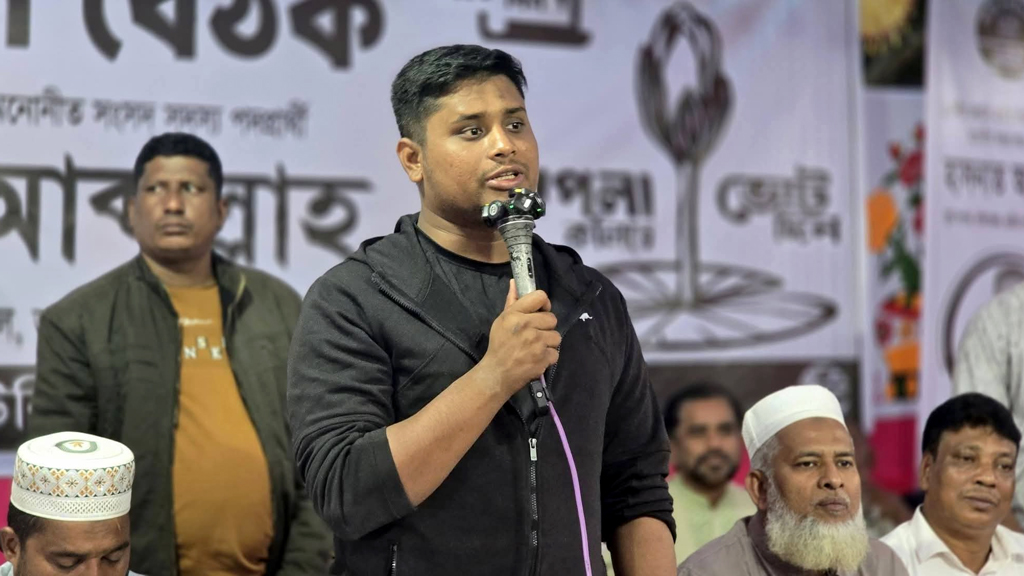 আপনারা যার আশায় বসে আছেন, সে কোনো দিন দেবিদ্বারে আসতে পারবে না: হাসনাত আবদুল্লাহ