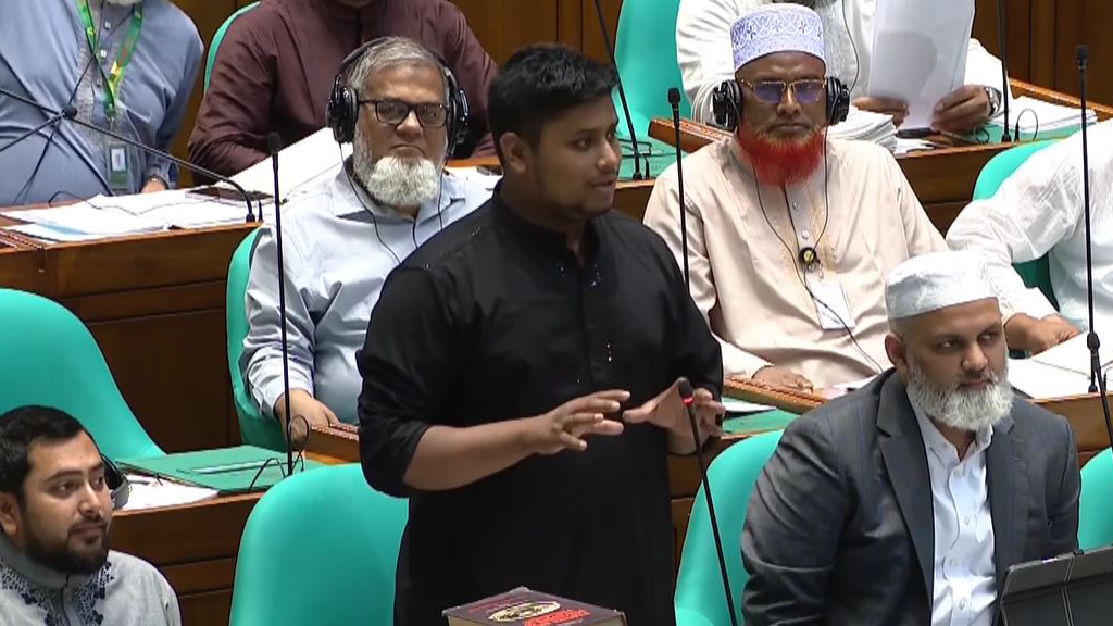 এমপির মেয়াদ থাকা পর্যন্ত ট্যাক্স ফ্রি গাড়ি চান হাসনাত