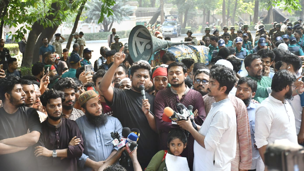 ‎জুমার নামাজের পর বড় জমায়েতের প্রস্তুতি, সর্বস্তরের মানুষকে যোগ দেওয়ার আহ্বান