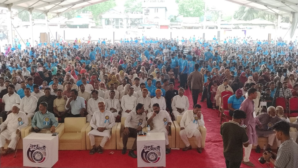 হাতিয়ায় জাহাজমারা উচ্চবিদ্যালয়ে নবীন-প্রবীণ শিক্ষার্থীদের মিলনমেলা