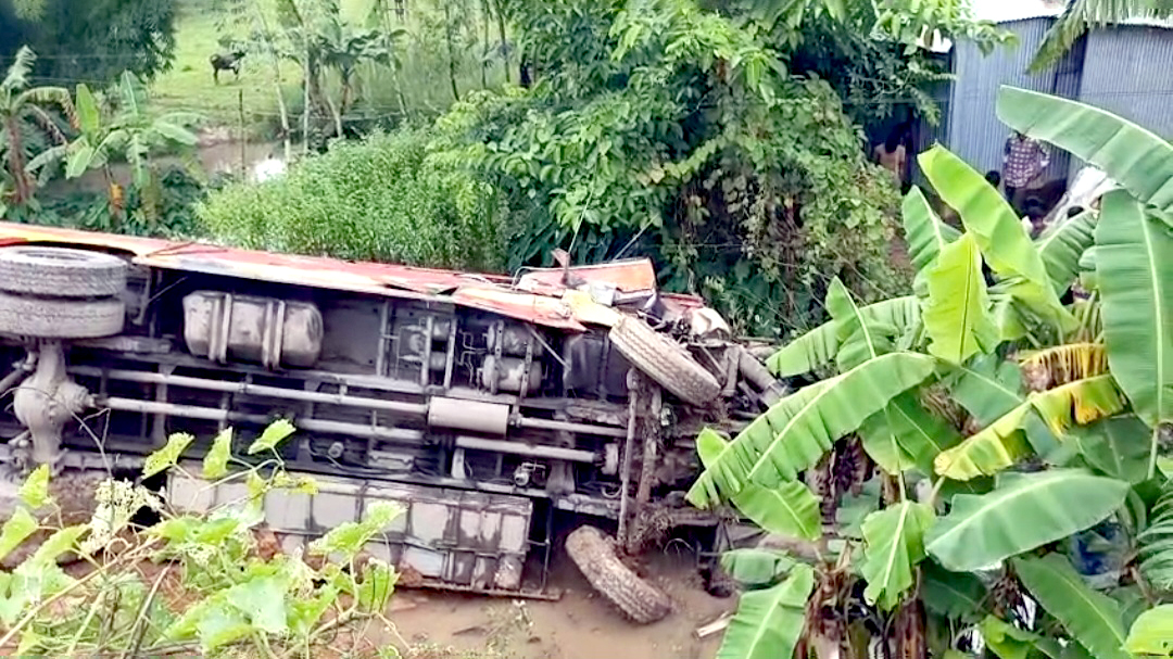 হবিগঞ্জে যাত্রীবাহী দুই বাসের মুখোমুখি সংঘর্ষে চালক নিহত, আহত ২০