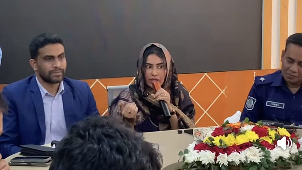 প্রশাসনের সভায় এমপির বউ, ইউএনও–এসি ল্যান্ড বদলি