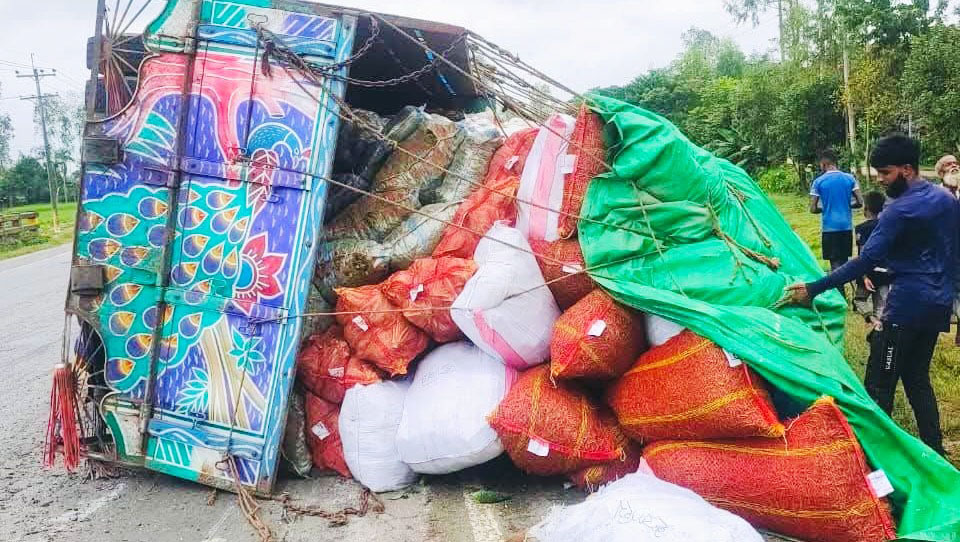 হবিগঞ্জে ট্রাক-পিকআপ সংঘর্ষে সবজি ব্যবসায়ী নিহত