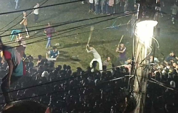 বৃন্দাবন কলেজের ব্যবস্থাপনা বিভাগের রজতজয়ন্তী: উন্মুক্ত মঞ্চে জুতা-বোতল নিক্ষেপ