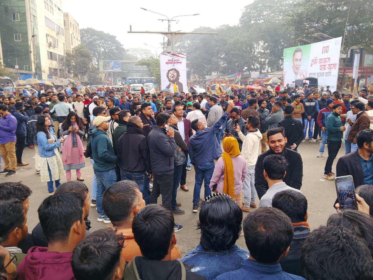 ওসমান হাদির কবর জিয়ারতে আসবেন তারেক রহমান, শাহবাগে ছাত্রদলের অবস্থান