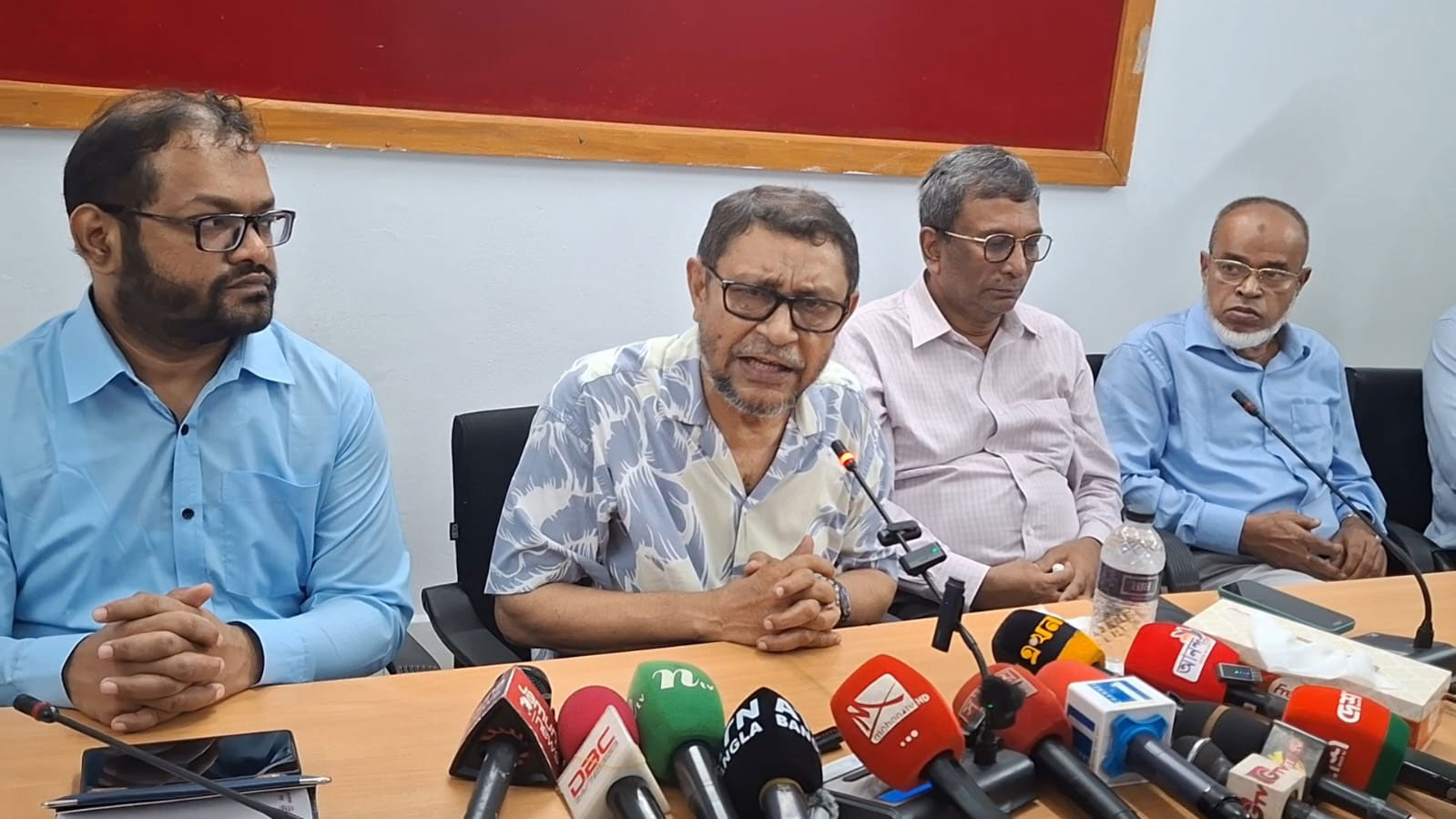 জরুরি টিকা না থাকায় সিভিল সার্জনকে তাৎক্ষণিক বদলির দুই ঘণ্টা পর নির্দেশ প্রত্যাহার