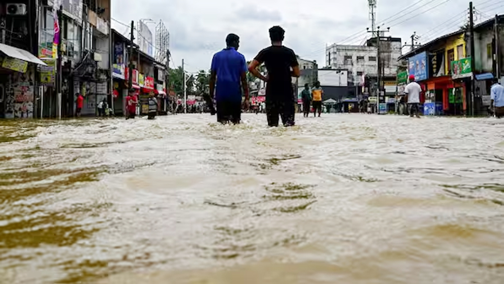ঘূর্ণিঝড় ডিটওয়াহর আঘাতে শ্রীলঙ্কায় ৪০ জনের মৃত্যু, নিখোঁজ ২১