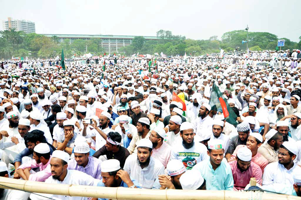 নারীর প্রতি অবমাননা: হেফাজতকে তিন এনসিপি নেত্রীসহ ৬ নারীর লিগ্যাল নোটিশ