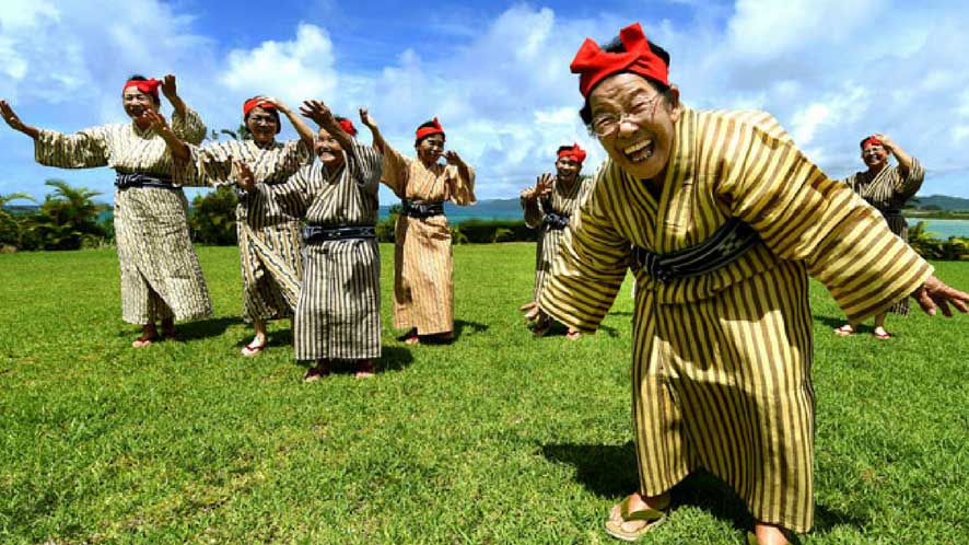 কেন ওকিনাওয়ার মানুষেরা এত বেশি বাঁচে?