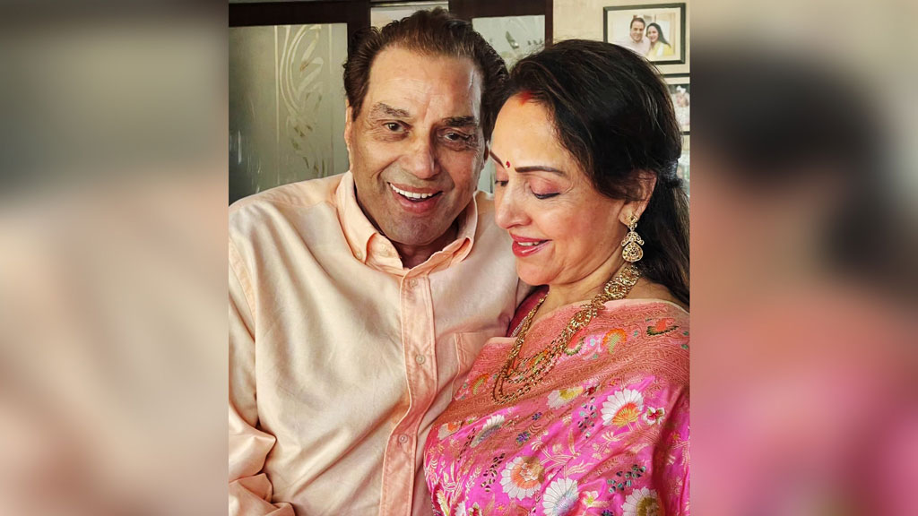 গণমাধ্যমে ধর্মেন্দ্রর মৃত্যুর খবর, ক্ষুব্ধ হেমা মালিনী