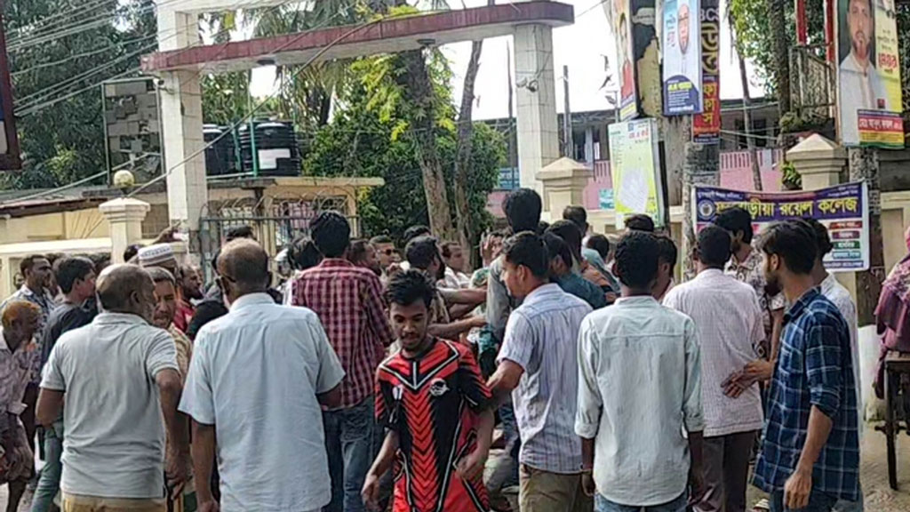 ফুলবাড়িয়ায় জামায়াতের এমপির ভাইকে লাঞ্ছিতের অভিযোগ, বিলবোর্ড ভাঙচুর