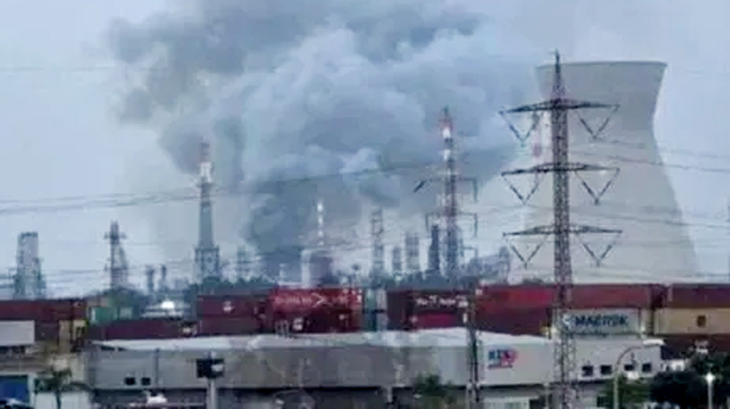 ইসরায়েলের বৃহত্তম তেল শোধনাগারে ইরানের ক্ষেপণাস্ত্র হামলা