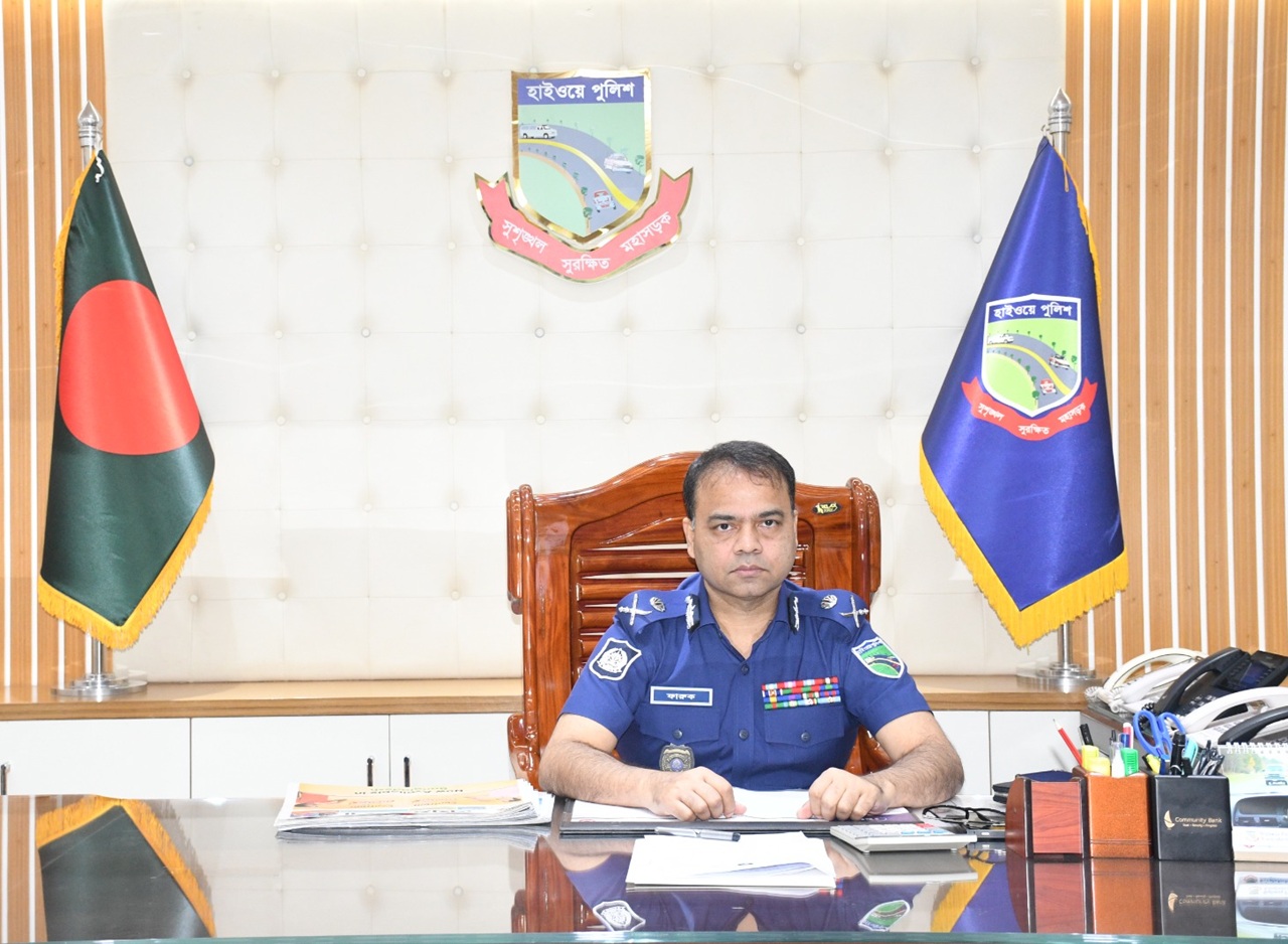 হাইওয়ে পুলিশের প্রধান হিসেবে দায়িত্ব নিলেন অতিরিক্ত আইজিপি ফারুক আহমেদ
