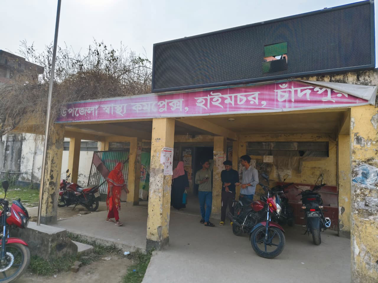 শিশুদের বিনা মূল্যের টিকা কার্ড নিতে হচ্ছে টাকা দিয়ে