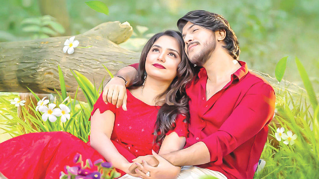 হিমির গানে মডেল তৌসিফ