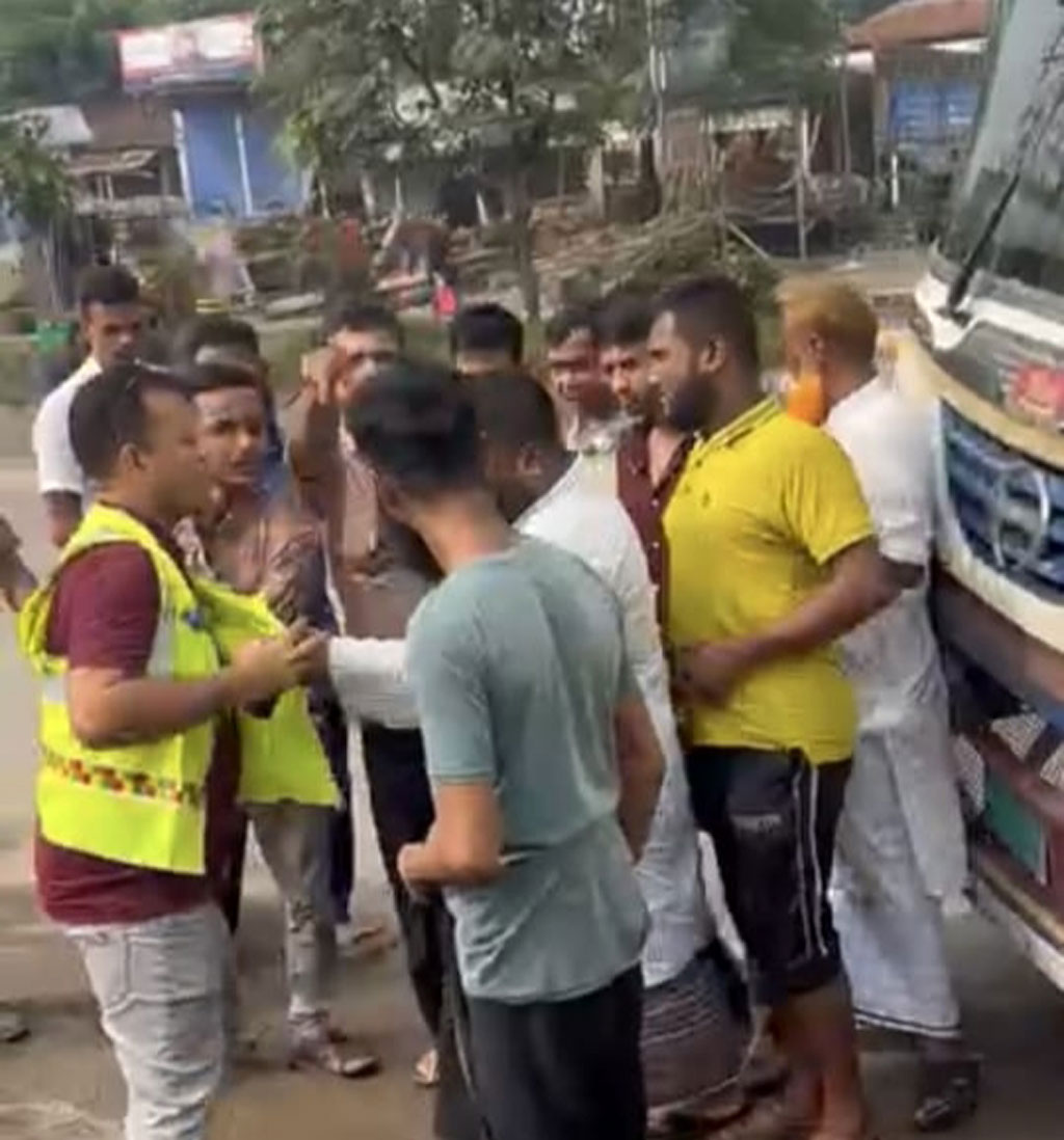 জরিমানা করায় হামলার শিকার হাইওয়ে পুলিশ, বাসচালকসহ আটক ৩