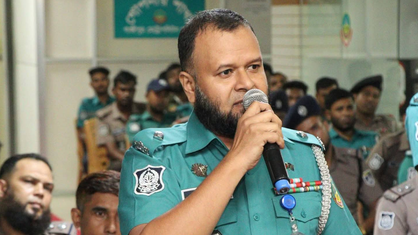 বিরোধী দলের লংমার্চ নিয়ে পোস্ট, পুলিশ কর্মকর্তা প্রত্যাহার