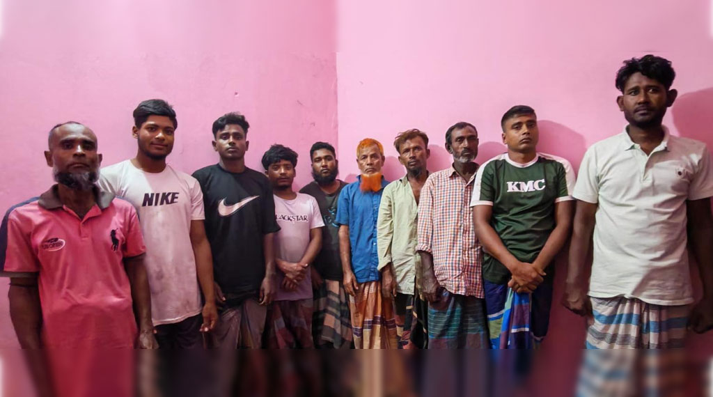 ইলিশ শিকারের দায়ে হিজলায় ১০ জেলে আটক