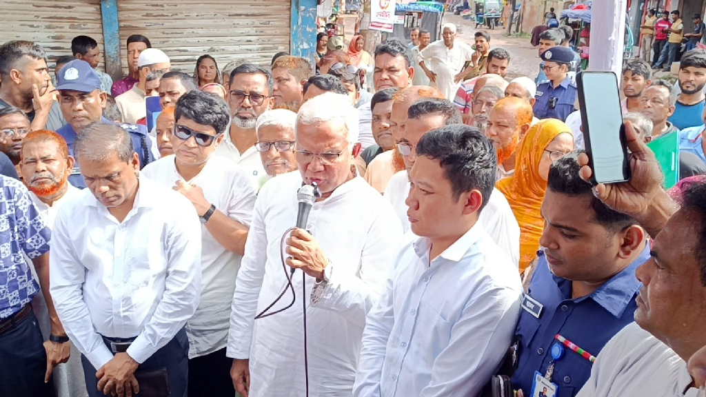 স্বৈরাচারী কায়দায় যে-ই আসার চেষ্টা করবে, প্রতিহত করবে সাধারণ মানুষ: সমাজকল্যাণমন্ত্রী