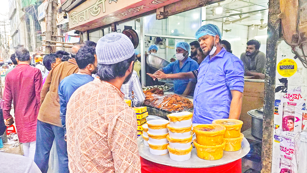 ইফতার: কুমিল্লায় হালিমের কদর