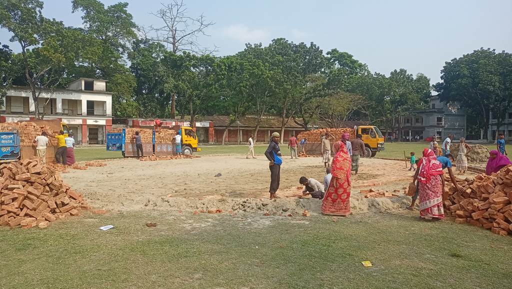 উপদেষ্টা আসিফের আগমন উপলক্ষে কাউনিয়ায় অস্থায়ী হেলিপ্যাড নির্মাণ