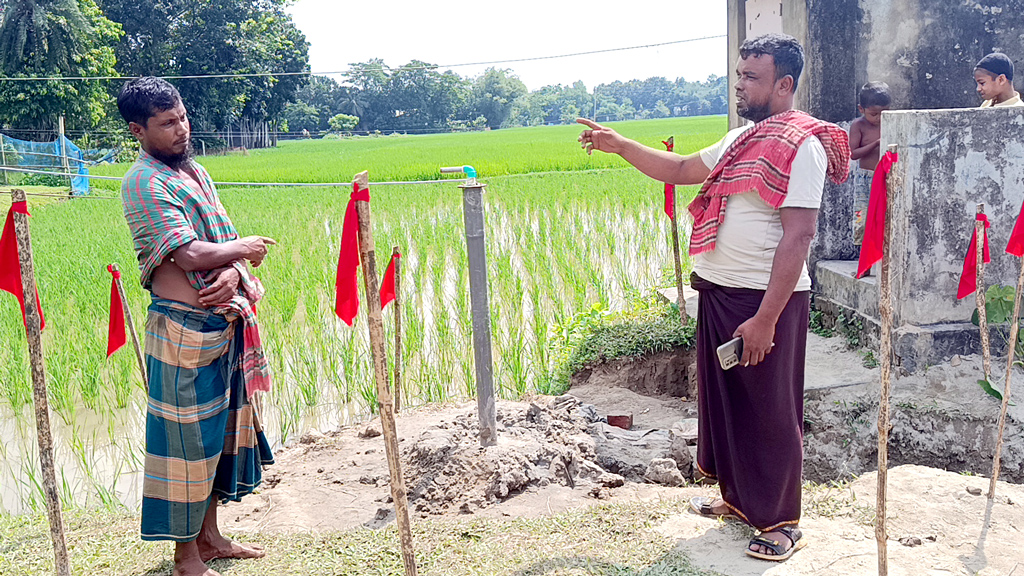 নলকূপ বসানোর স্থানে ‘প্রাকৃতিক গ্যাস’ পাওয়ার দাবি