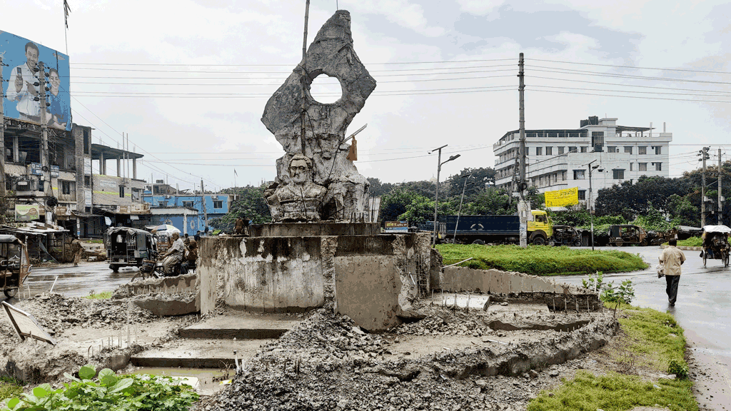 বিরোধিতার মুখে বীরশ্রেষ্ঠ হামিদুর রহমানের ভাস্কর্য ভাঙা স্থগিত, চূড়ান্ত সিদ্ধান্ত বুধবার