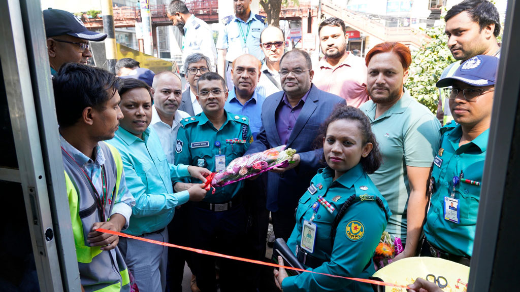 হামদর্দের সহযোগিতায় বাংলামোটরে ট্রাফিক পুলিশ বুথ