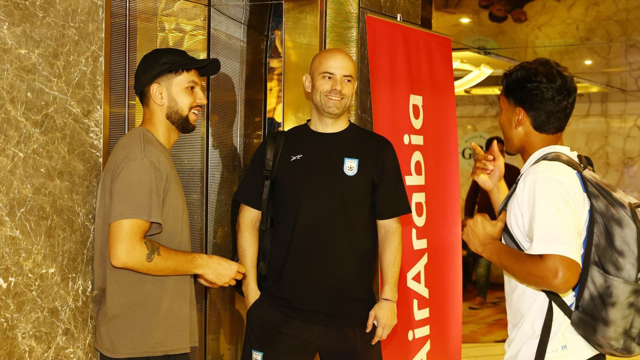 সিঙ্গাপুর ম্যাচের পরও হামজাদের কোচ থাকতে চান কাবরেরা