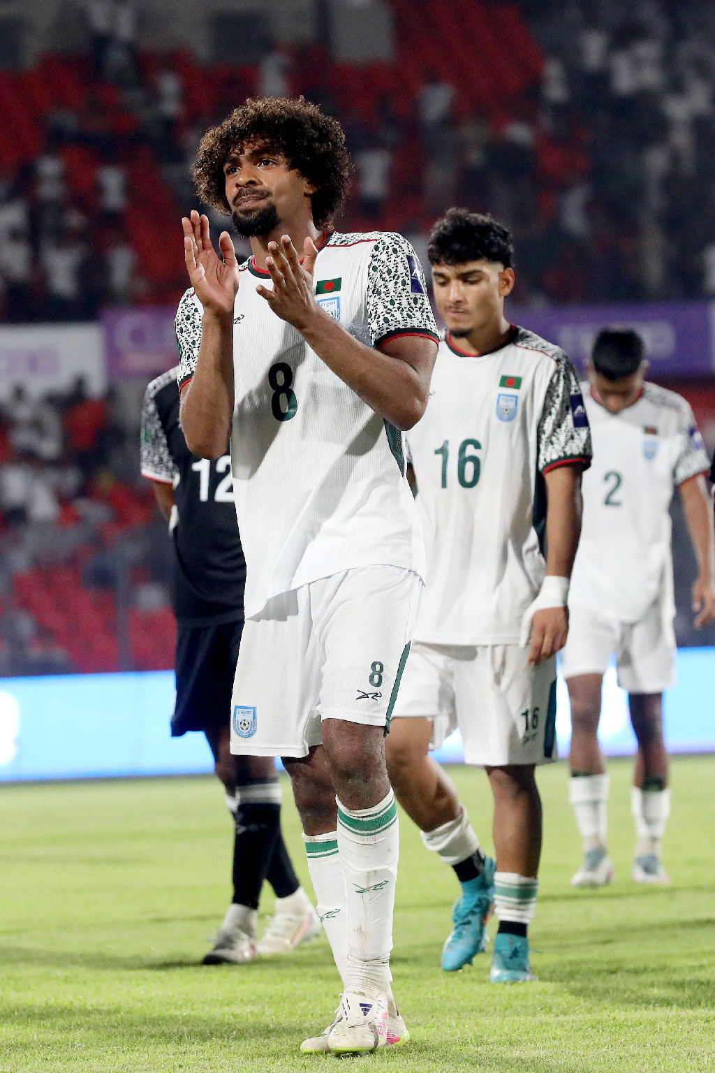 সিঙ্গাপুরের কাছে হারলেও নিজের সর্বোচ্চটা দিয়েছেন হামজা চৌধুরী। ছবি: আজকের পত্রিকা