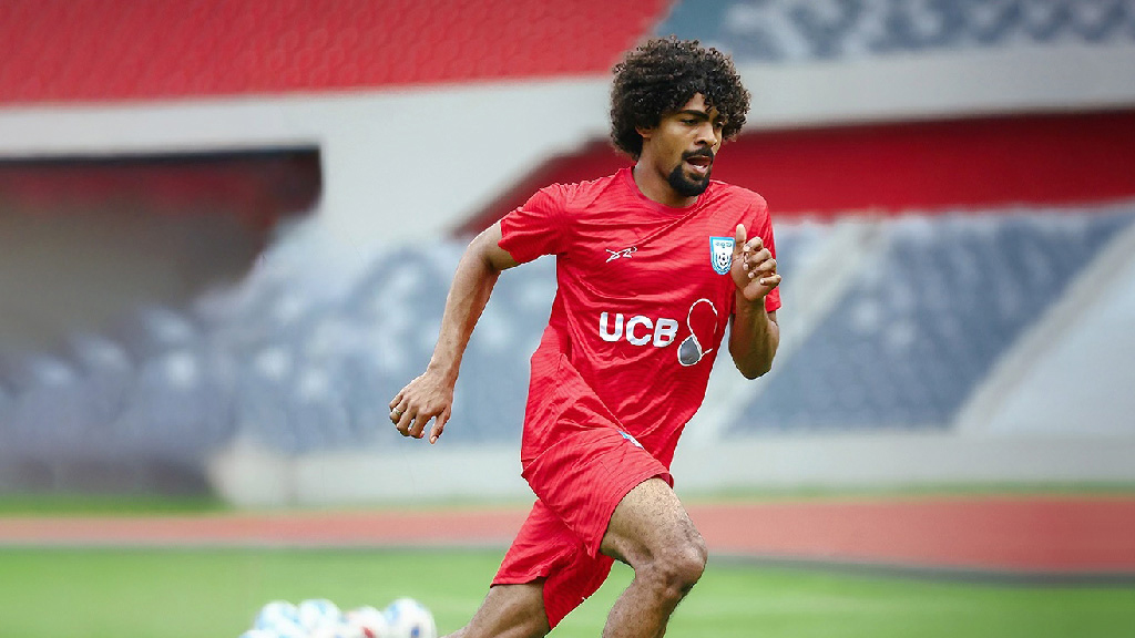 কেন এখনো দলের সঙ্গে যোগ দেননি হামজা