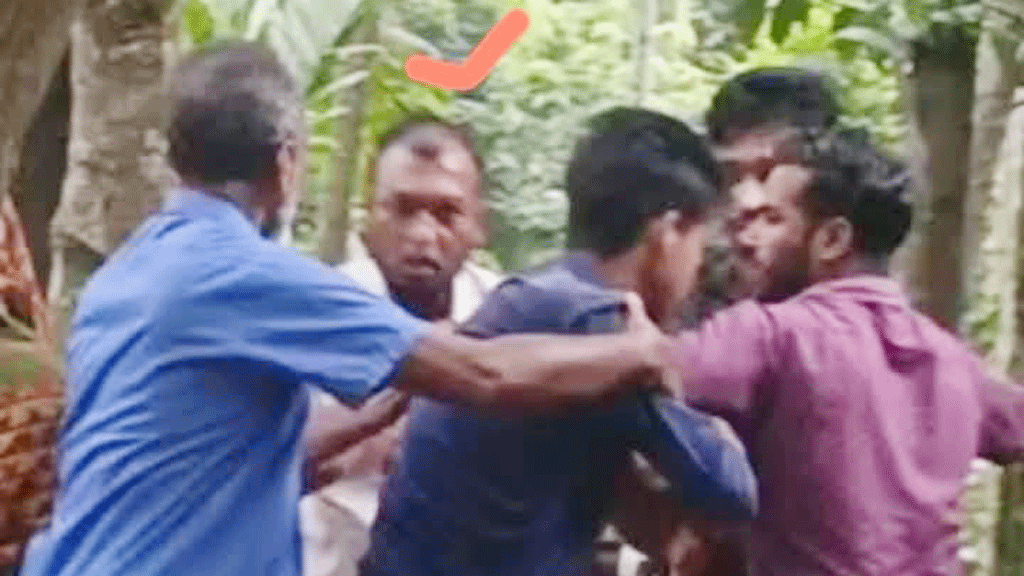 জামিনে এসে সাংবাদিক পরিবারকে হুমকি হত্যাচেষ্টা মামলার আসামির