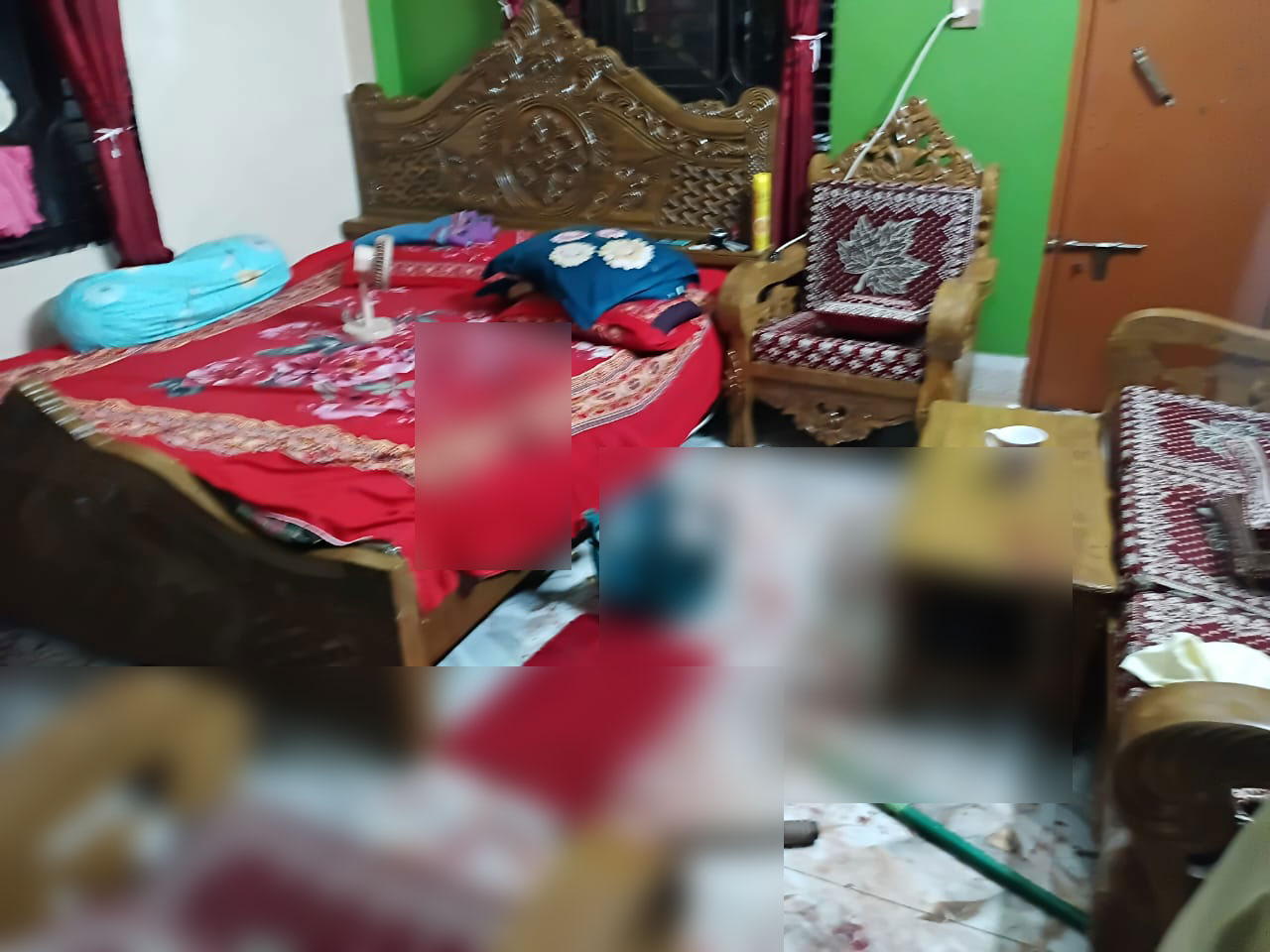 সোনারগাঁয়ে মসজিদ কমিটি নিয়ে দ্বন্দ্বে কুপিয়ে জখম, বাড়িঘর ভাঙচুর-গুলি