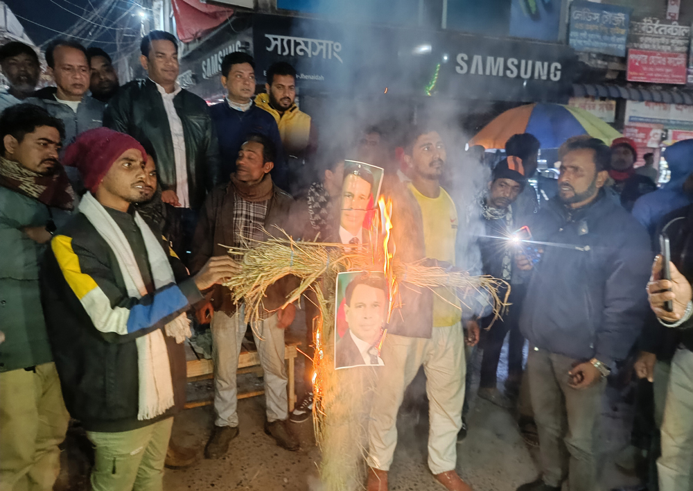 ঝিনাইদহে বিএনপির কর্মিসভায় অপর পক্ষের হামলা। ছবি: সংগৃহীত