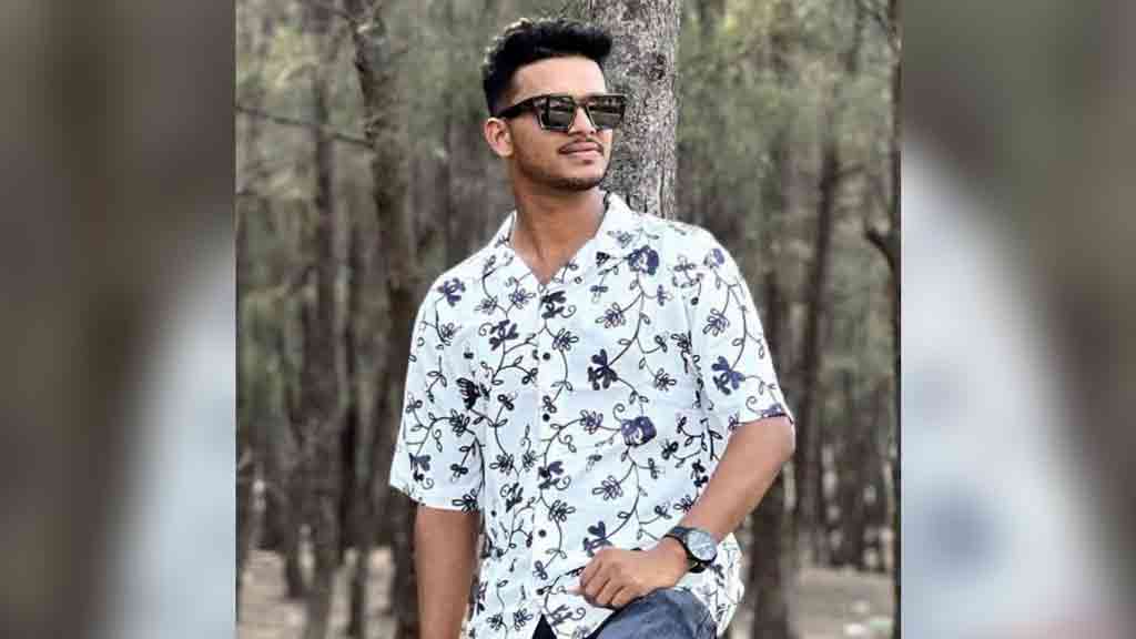হোমনায় মোবাইল চার্জ দিতে গিয়ে বিদ্যুতায়িত হয়ে স্কুলশিক্ষকের মৃত্যু