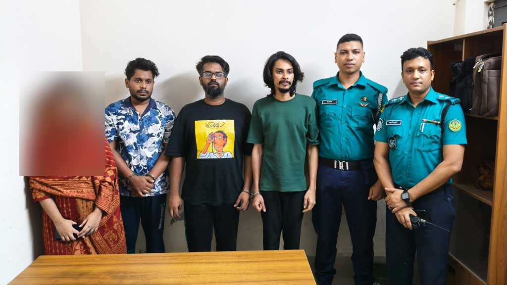 হানি ট্র্যাপে ফেলে সাবেক রাবি শিক্ষার্থীকে নির্যাতন ও মুক্তিপণ আদায়, গ্রেপ্তার ৪