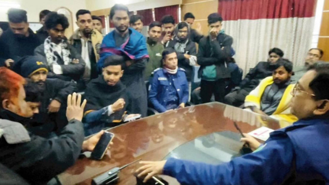 ‘থানা পুড়িয়েছি, এসআইকে জ্বালিয়ে দিয়েছি’ বলা বৈষম্যবিরোধী নেতাকে শোকজ