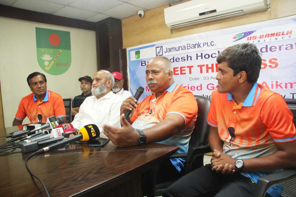 যুব হকির পাশে ইউএস-বাংলা এয়ারলাইনস
